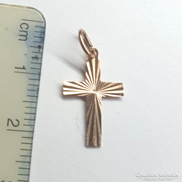 Cross pendant (v)