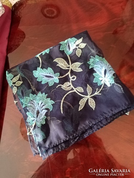 Shawl / shawl embroidered with silk thread on a dark blue muslin base approx. 100x100 cm