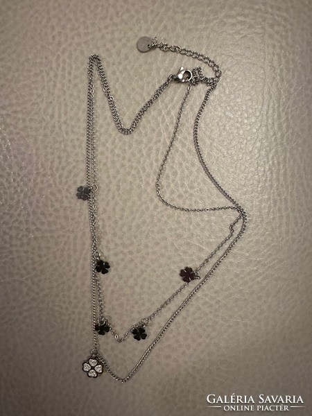 Women's clover necklace