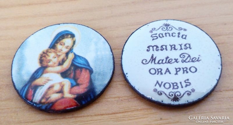 Circular fire enamel pendant with prayer on the back, without frame. Several types of 19mm.