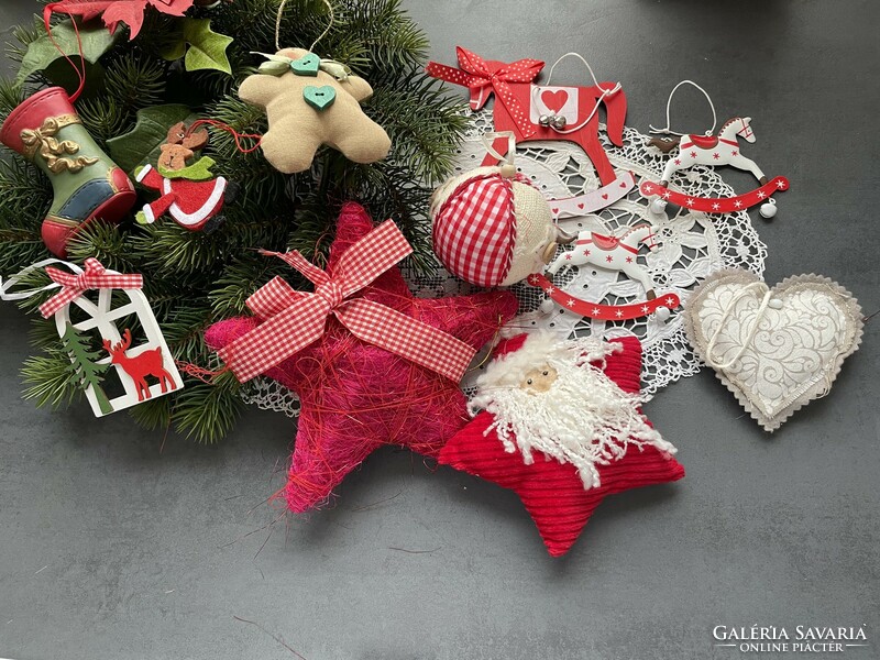 11 Christmas tree ornaments, decorations
