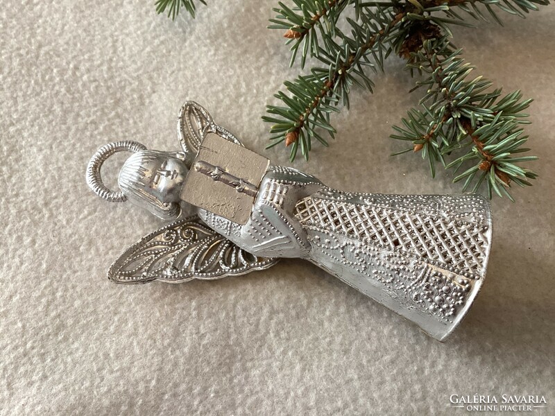 Műanyag csipkézett ezüst színű angyalka karácsonyfadísz