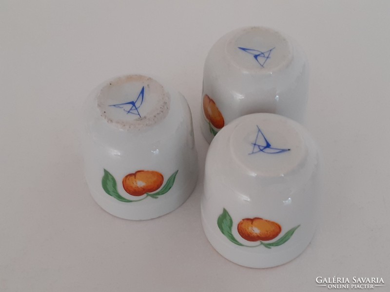 Régi 3 db Alföldi porcelán palinkás pohár barack mintás kupica