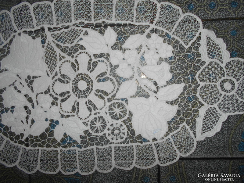 Tablecloth embroidered with Kalocsai risel pattern 50 cm x 25 cm