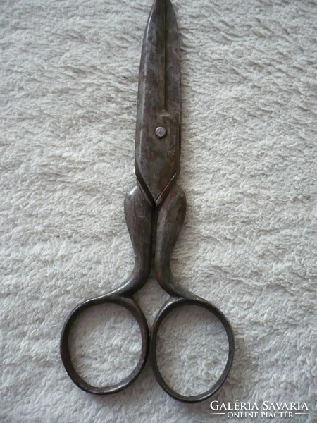 Old thread cutting scissors
