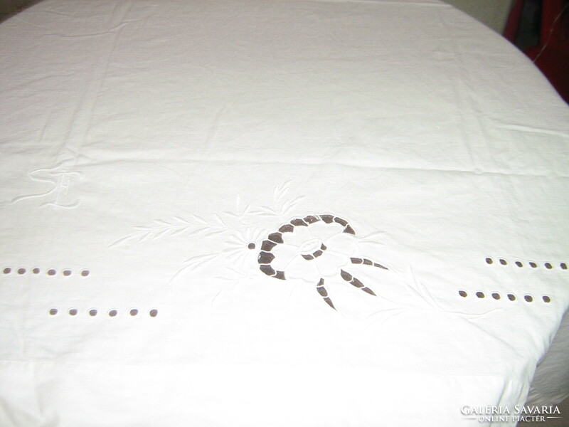 Beautiful rosette embroidered bed sheet