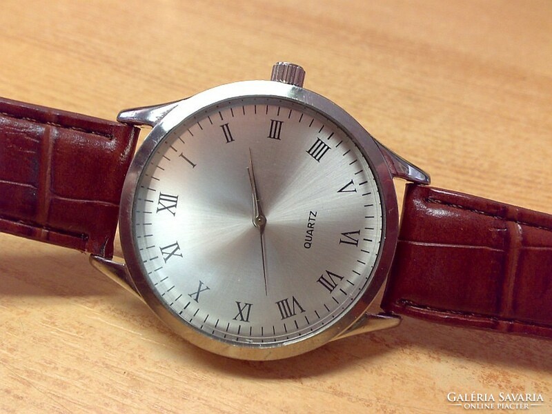 B watch quartz, with a beautiful clean Roman index dial