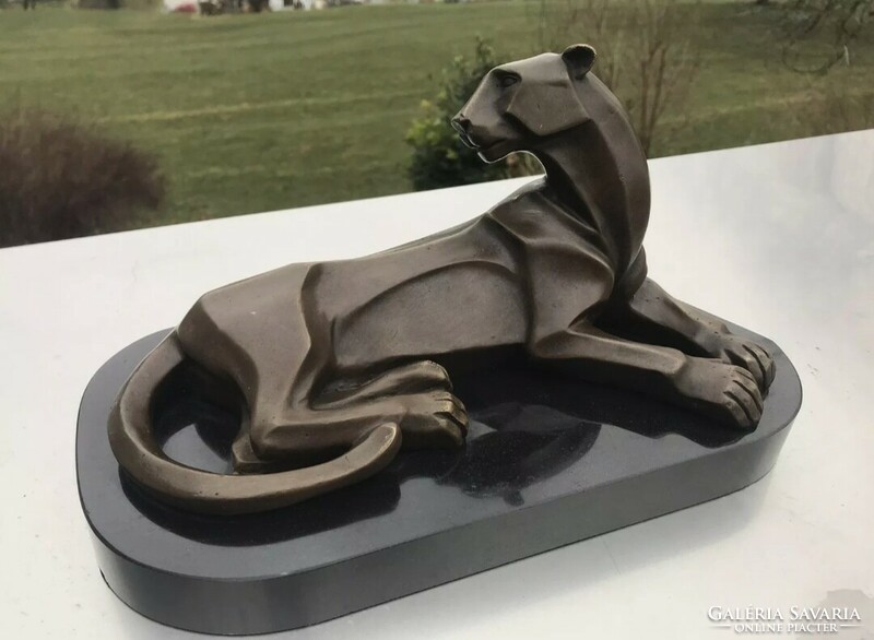 Leopard resting - bronze sculpture