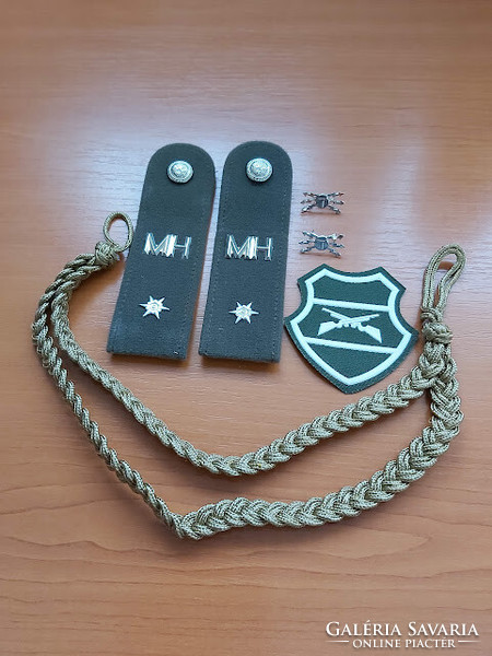 Military memorabilia, nostalgia rank and file shoulder, shoulder cord, messenger badge, arm insignia #