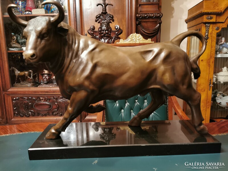 Gigantic bronze bull artwork