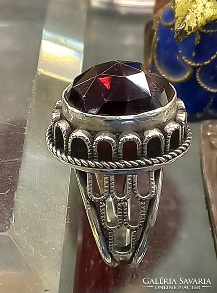 Antique silver ring with polished garnet