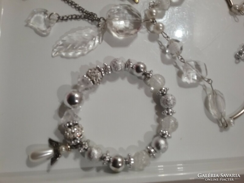 Bracelet, necklace, hair clip