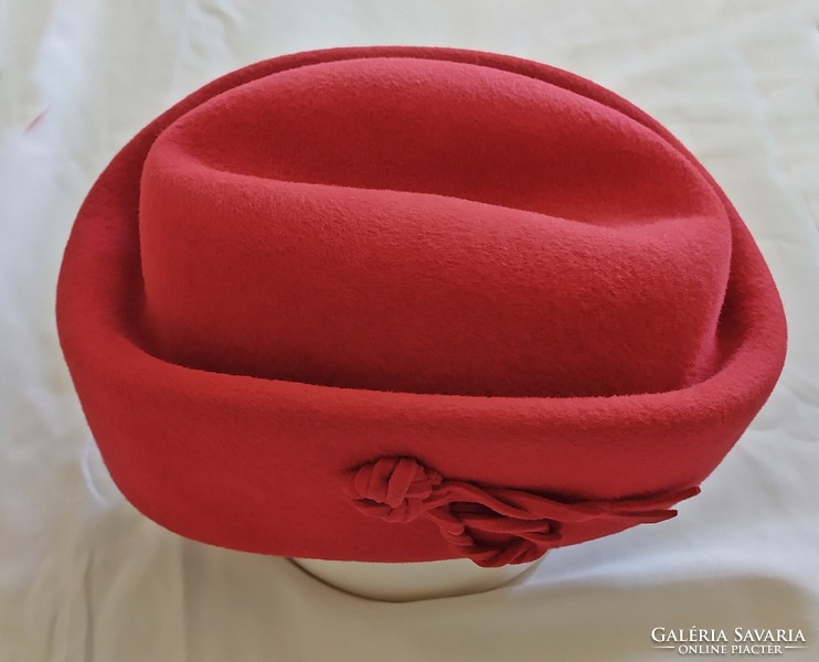 Elegant women's angora hat
