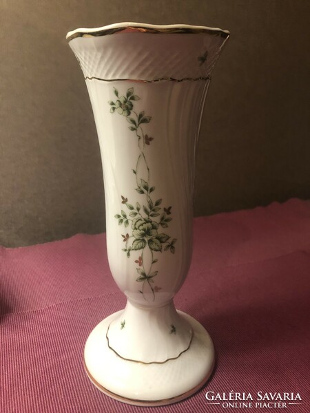 Hollóházi porcelán váza, Erika mintás