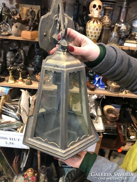 Kültéri lámpa , fémből, üveggel, 40 cm-es hosszúságú.