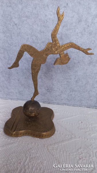 Indian copper art deco pen holder, with a dancing female figure, with dense engraved decoration, second half of XX.