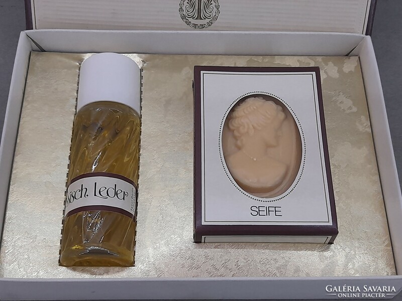 Vintage russisch leder eau de cologne in cologne perfume and soap box