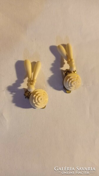 Old bone clip, women's jewelry
