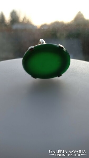 Női gyűrű nagy zöld kővel