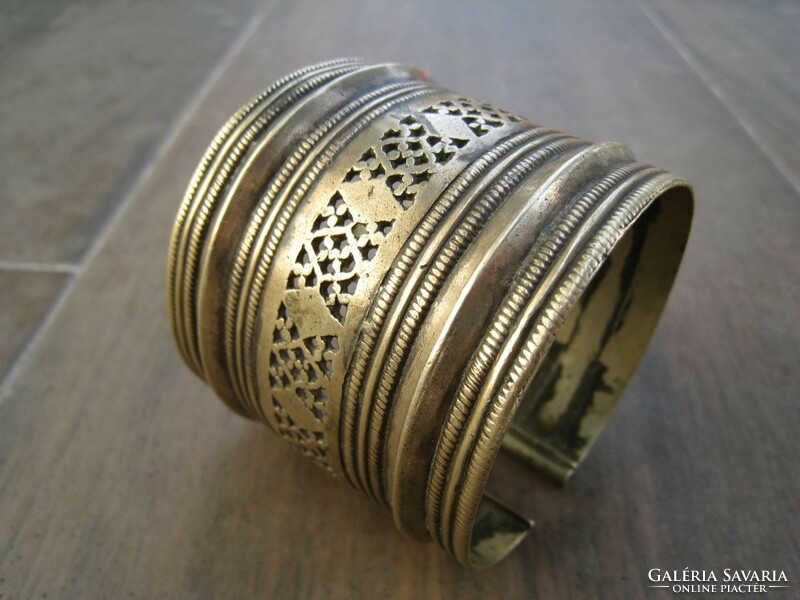 Antik, török összezárható fém karperec, extra széles
