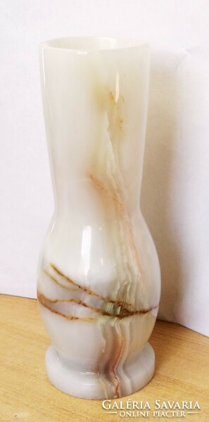 Cream colored onyx vase from Germany, in perfect condition