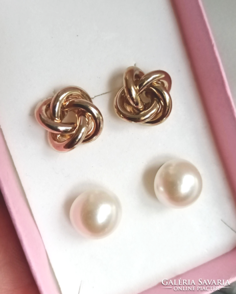 2 Pairs of fashion jewellery/jewellery earrings