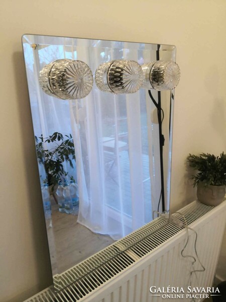 Faceted bathroom or make-up mirror - retro? 80s and 90s