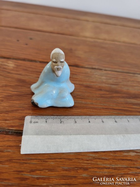 Porcelain figurine for Chinese ritual tea drinking 