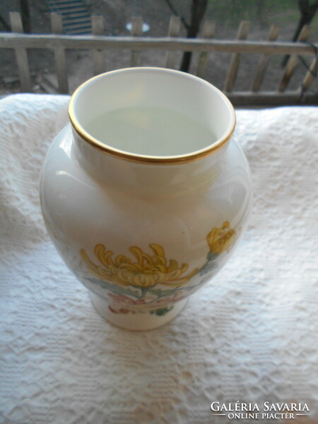 Wedgwood porcelain vase 20 cm