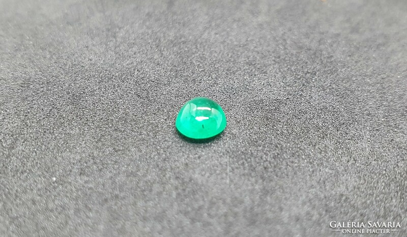 Colombian emerald cabochon 0.58 carats. With certification.