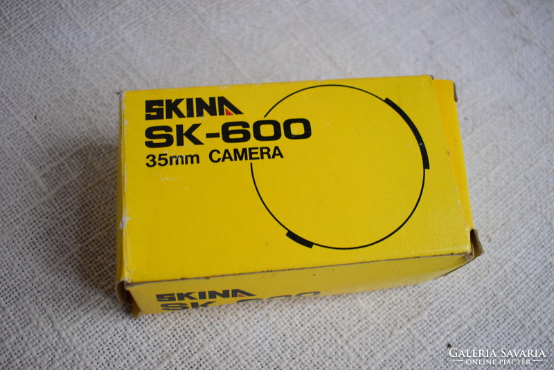Camera skina sk 600 35mm free focus, manual, wind-up, with original box 12 x 7 x 4 cm