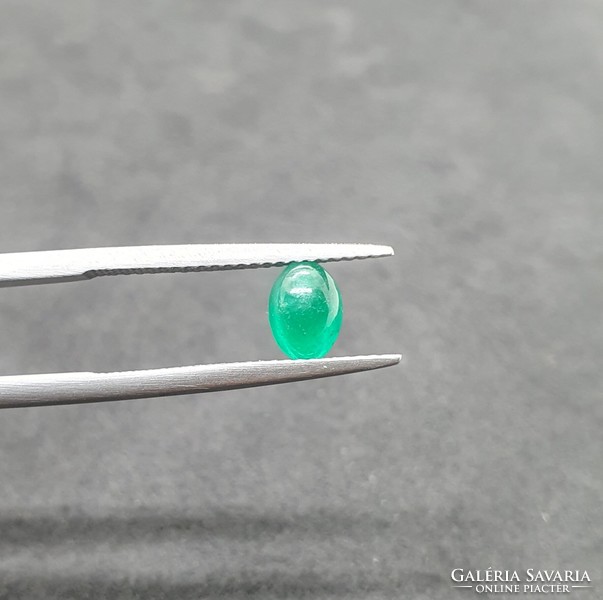 Colombian emerald cabochon 0.82 carats. With certification.