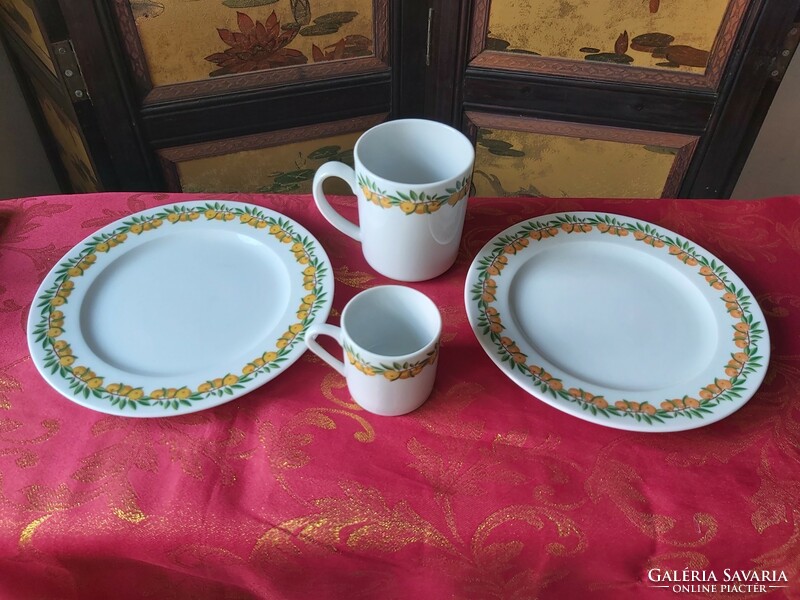 Mandarin porcelain breakfast set - in display case