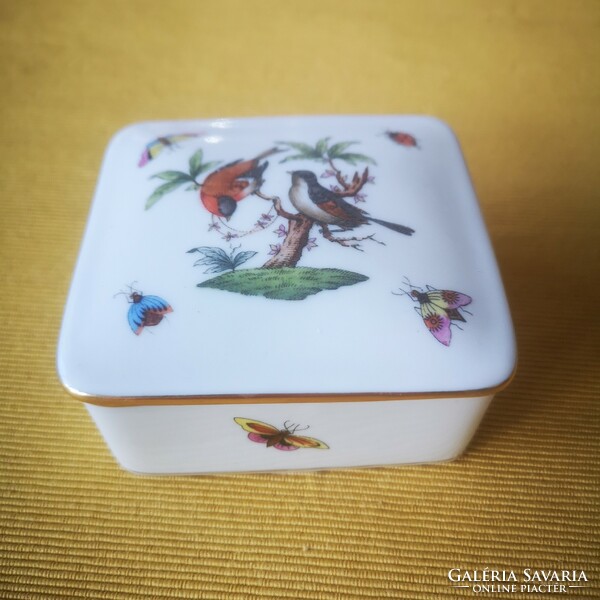 First-class painted Herend porcelain bonbonier jewelry box with bird and butterfly lid