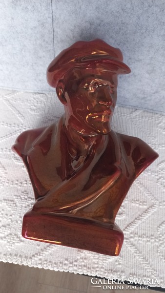 Zsolnay eozin ökörvérmázas,hariszos Lenin büszt, 24 X 22 cm, súly: 1338 gr.
