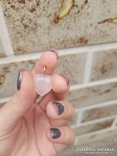 9K gold and rose quartz heart-shaped pendant!