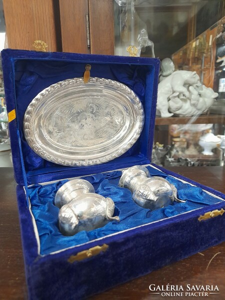 Indian silver-plated alpaca velvet gift boxed table seasoning set.