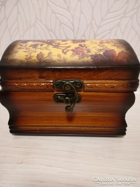 Spanish wooden chest / jewelry box, with a spur lock in the front. 15*10*10