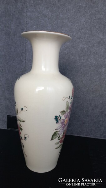 Zsolnay virágos váza 27,8 cm, nyílása 9,5 cm,hariszos, kézi festésű, 792 gr.
