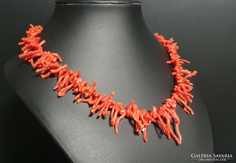 Red Sicilian noble coral necklace. With certification.