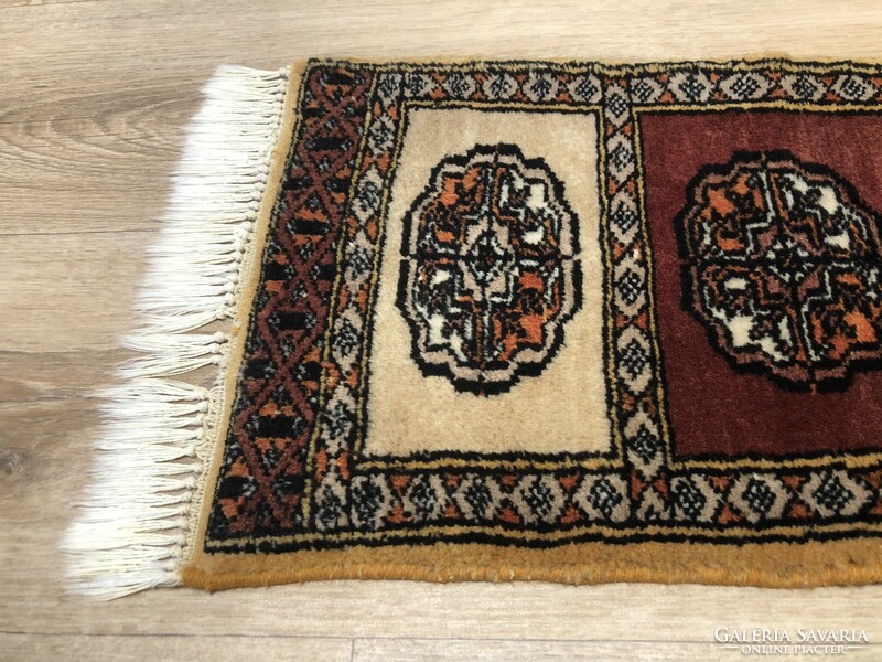 Pakistani hand-knotted woolen Persian rug, 30 x 71 cm