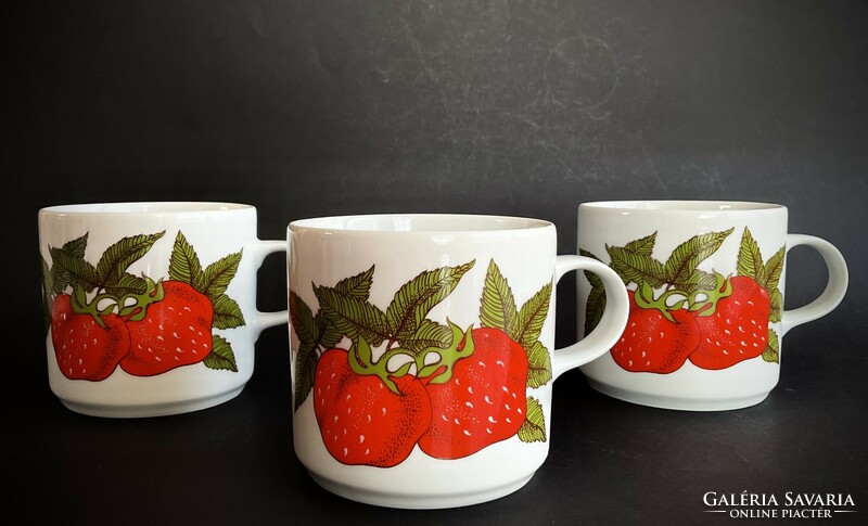 Alföldi showcase strawberry mug with strawberry orchard