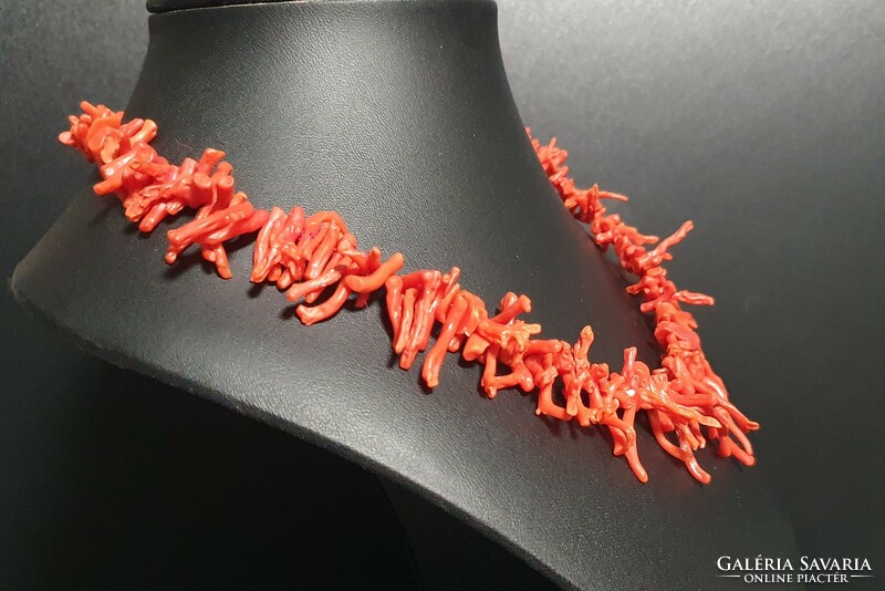 Red Sicilian noble coral necklace. With certification.