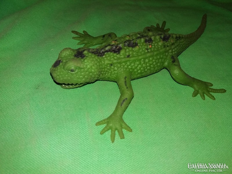 Retro look, feel, size, color lifelike beanbag rubber lizard 20cm as shown in pictures