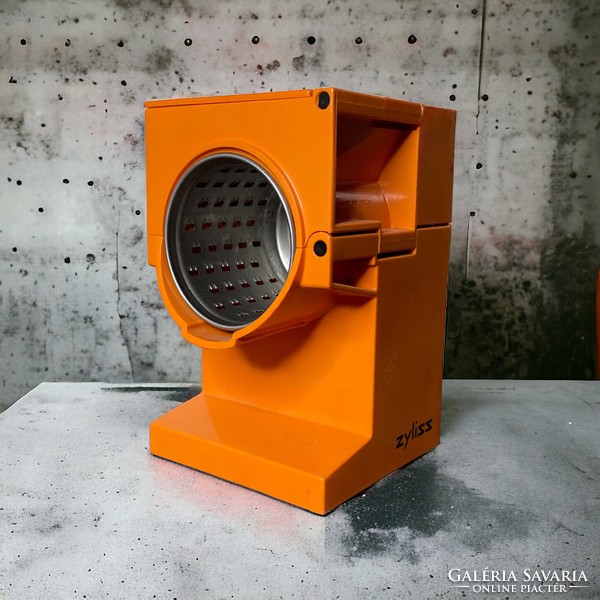 Retro space age design kitchen grinder