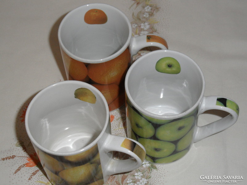 Gyümölcs mintás porcelán csésze, bögre ( 3 db. )