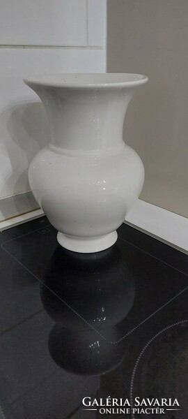Porcelán fehér váza