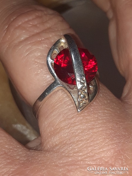 Hungarian silver ring, rotating, with a 4 carat ruby stone - size 54