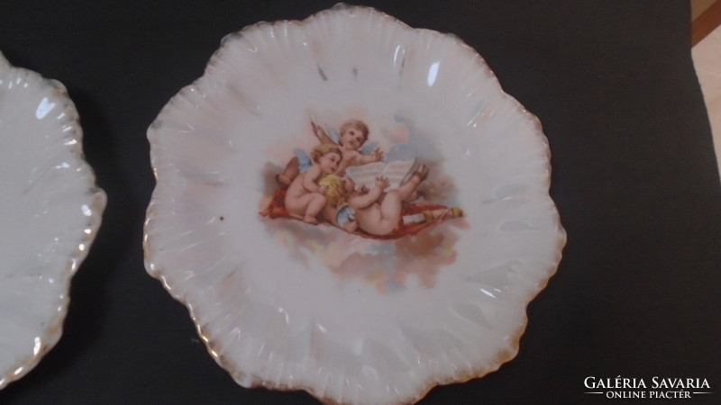 Szép régi puttós porcelán tányér párban