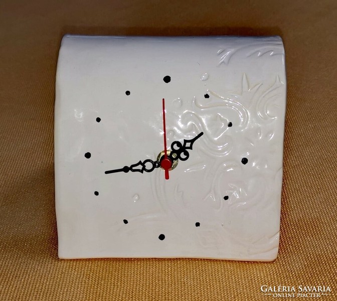 White ceramic table clock with printed decoration